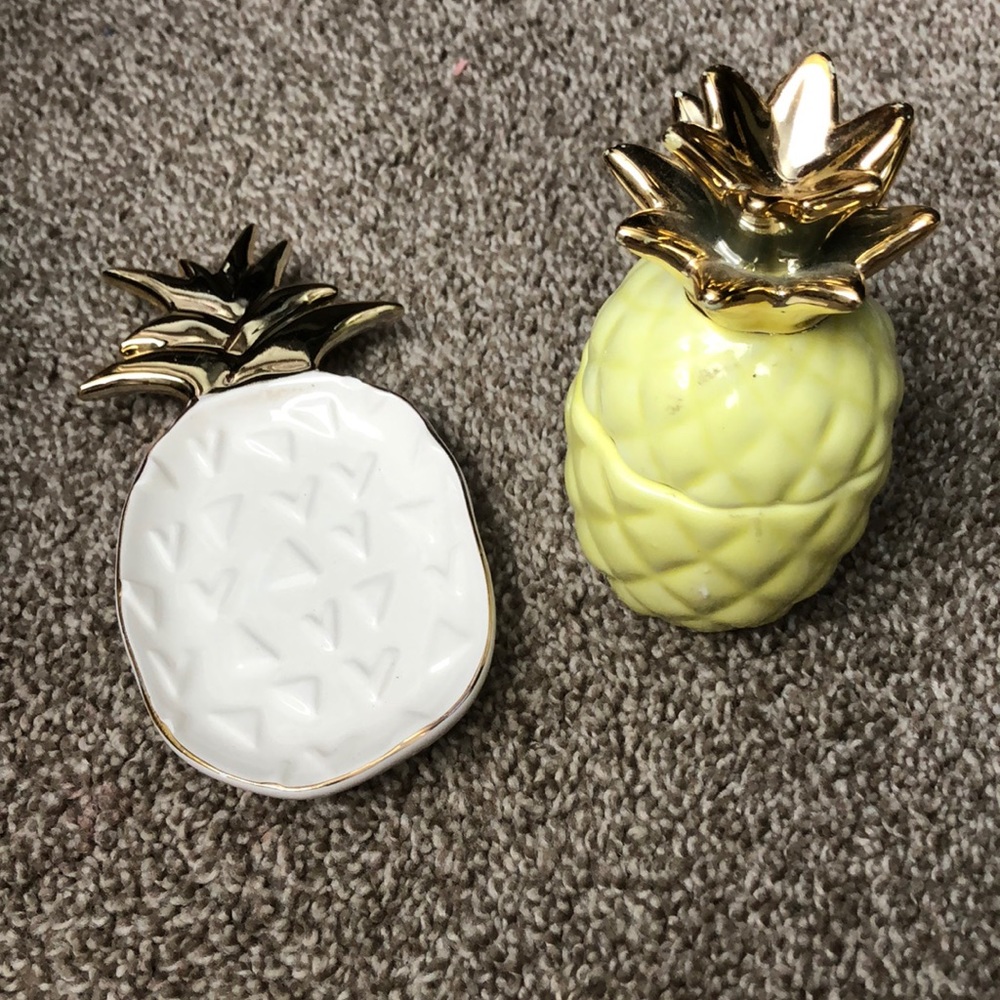 Pineapple jewelry holders!